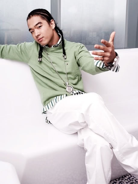 Taeyang ra mắt 2006 với hình ảnh chàng trai với bím tóc dài cá tính.