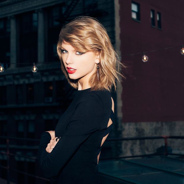 Phải chăng Taylor Swift đã tìm được bờ vai mới? ELLE VN