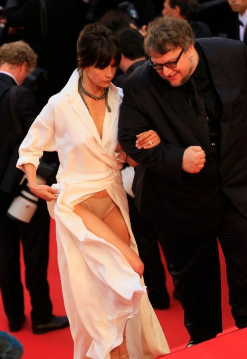 sự cố trang phục đáng tiếc trên thảm đỏ Liên hoan phim Cannes.