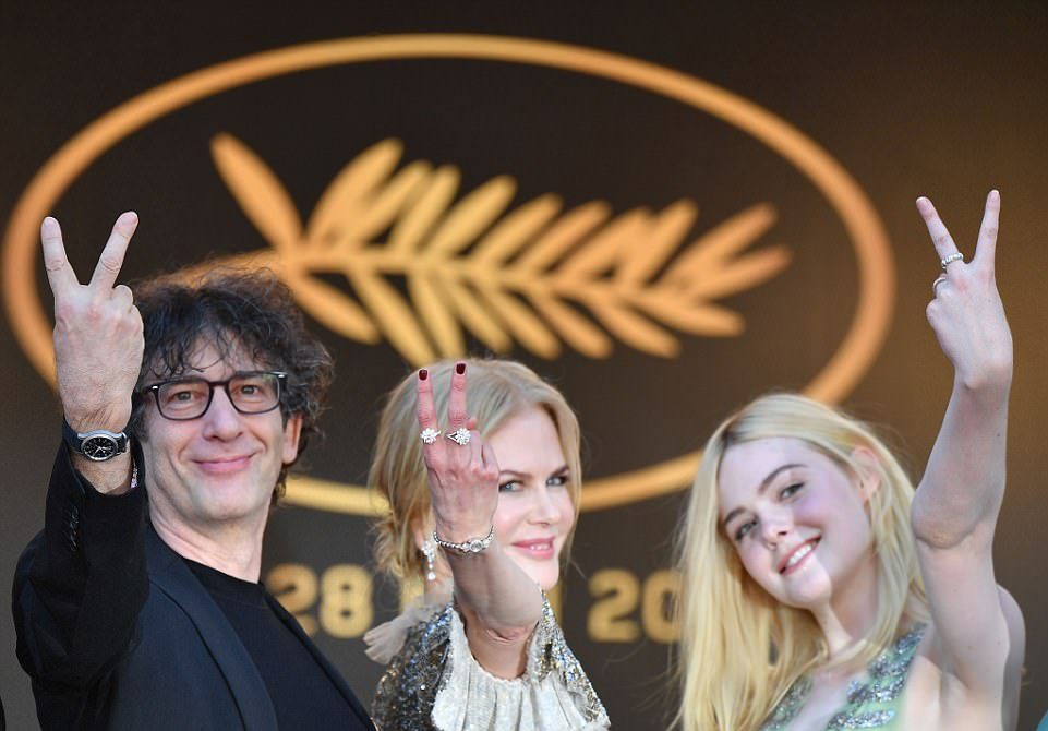 Elle Fanning - vẻ đẹp trong suốt giữa Cannes 2017 ELLE VN