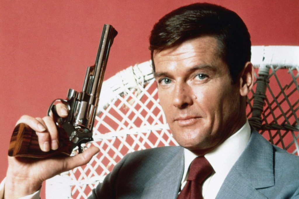 <br /> Roger Moore được mệnh danh là James Bond lâu đời nhất trong 12 năm với 7 tập phim.