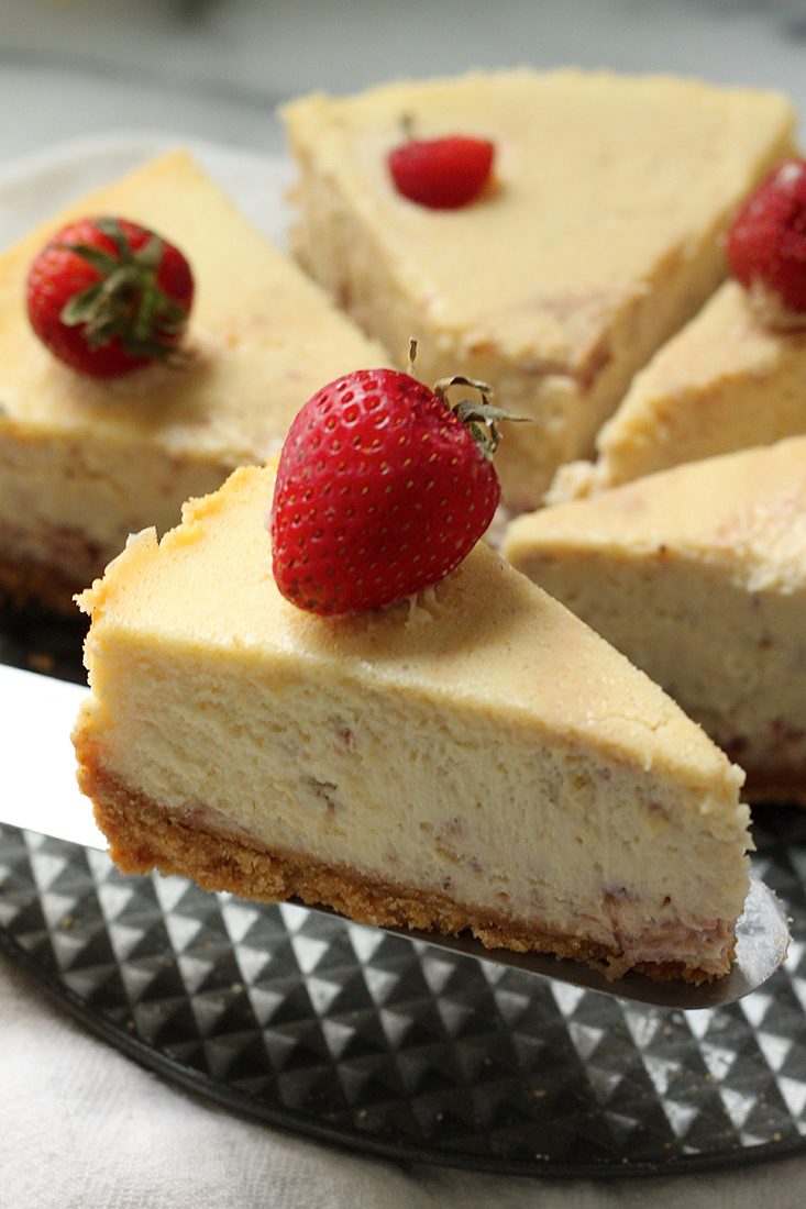 Cheese cake được làm từ phong cách của người Hy Lạp được làm bởi nhiều lớp bơ phyllo và phủ đầy pho mát trứng.