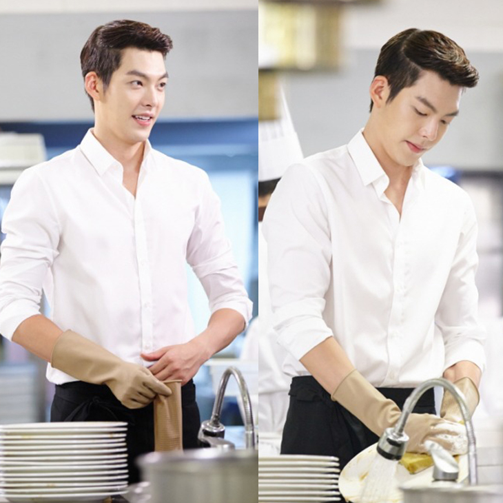 Kim Woo Bin lịch lãm, điển trai trong chiếc áo sơmi trắng.
