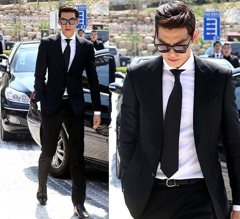 Kim Woo Bin nam tính, quyến rũ trong bộ vest trắng đen truyền thống. 