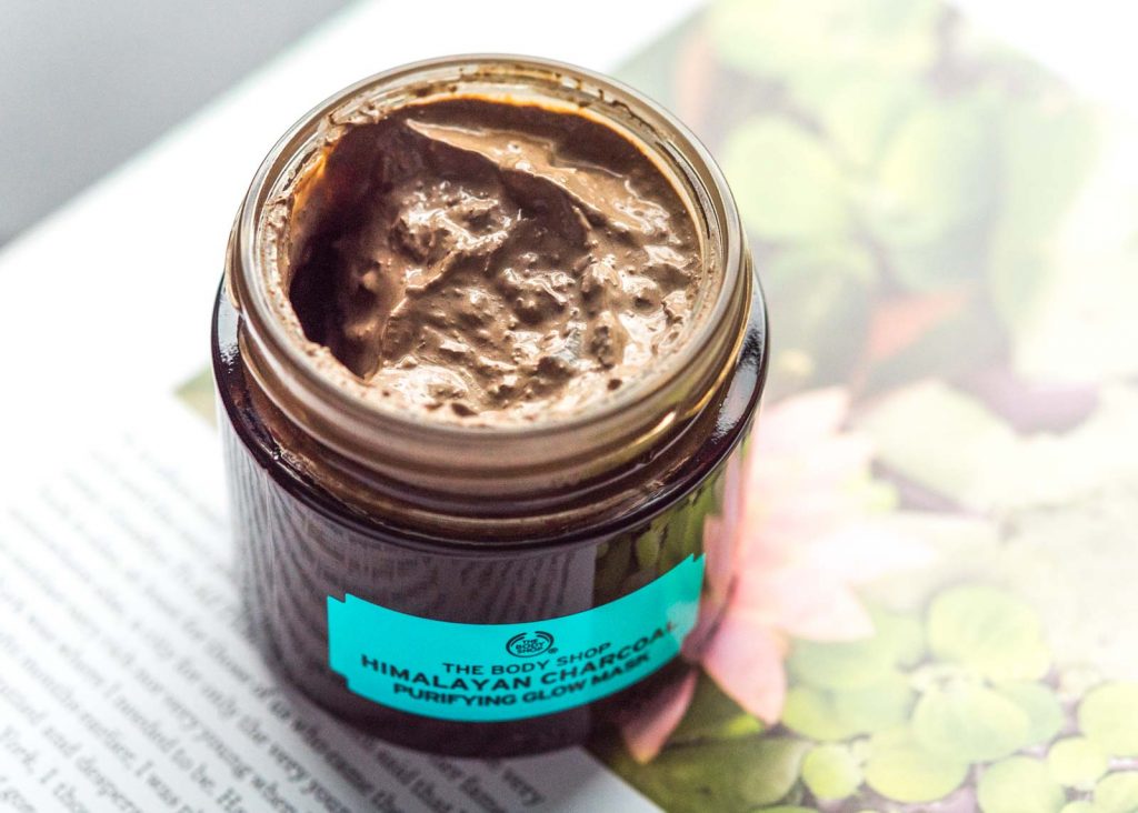 Mặt nạ The body shop HIMALAYAN CHARCOAL PURIFYING GLOW MASK