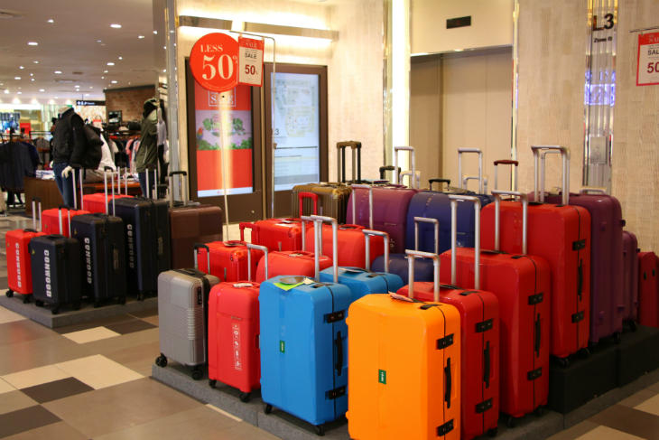 Các thương hiệu phụ kiện, đồng hồ, vali và túi xách tham gia giảm đến 50%
