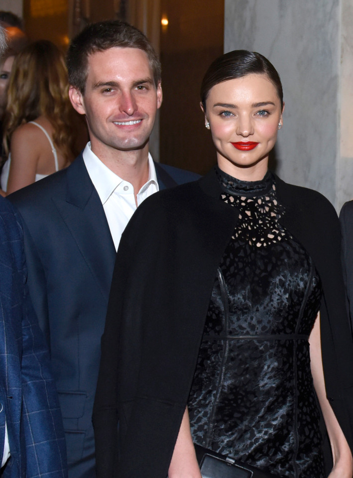 Miranda Kerr “tặng” chính phủ Mỹ 8,1 triệu USD từ quà của bạn trai cũ