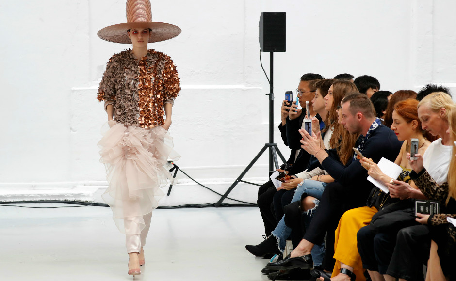 Thiết kế ấn tượng mở đầu BST của Xuan tại Paris Haute Couture lần này
