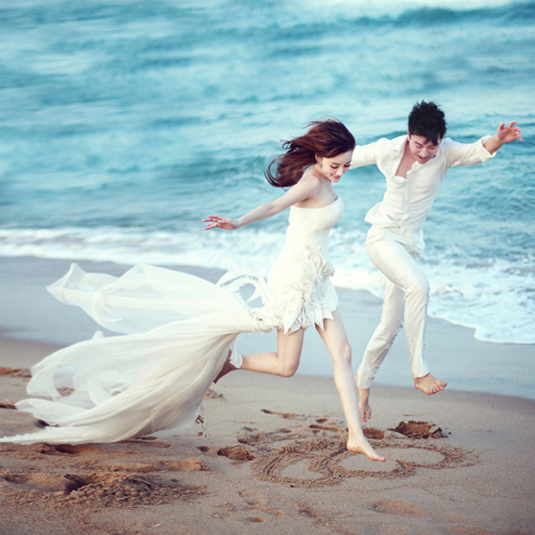Hình cưới hạnh phúc của Lý Tiểu Lộ và Giả Nãi Lượng 