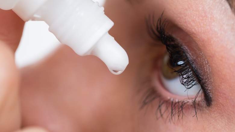 Hàng tá các vấn đề về mắt có thể xảy ra khi bạn lạm dụng việc trang điểm mắt