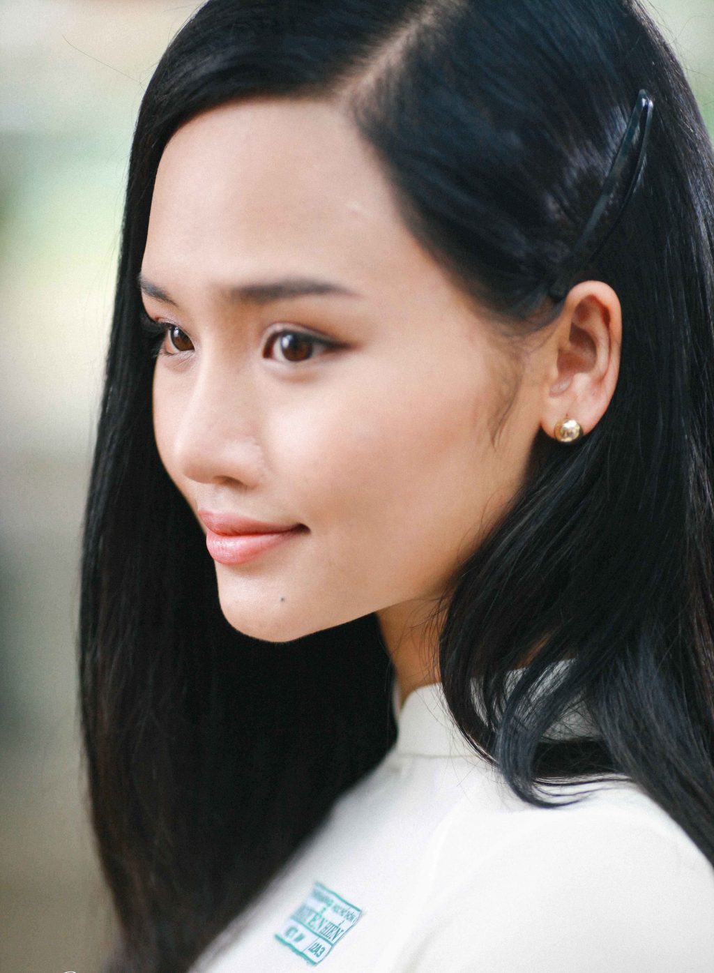 Nữ diễn viên Miu Lê trong tạo hình nhân vật nữ sinh của những năm 90 gây nhiều tranh cãi.