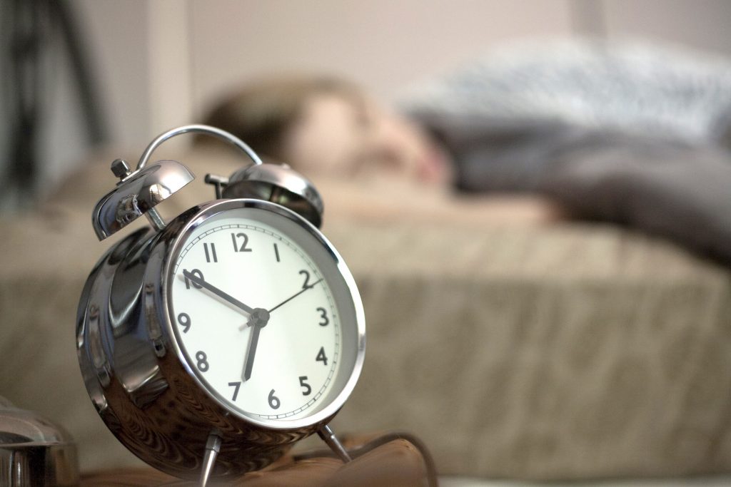 Người thành công luôn đặt giờ thức dậy mỗi tối trước khi ngủ