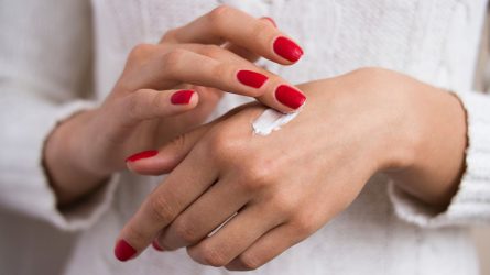 5 cách chăm sóc da tay giúp trẻ hóa đôi tay của bạn