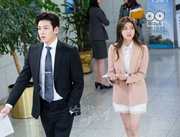 Thời trang trong phim: Đối Tác Đáng Ngờ (Suspicious Partner)