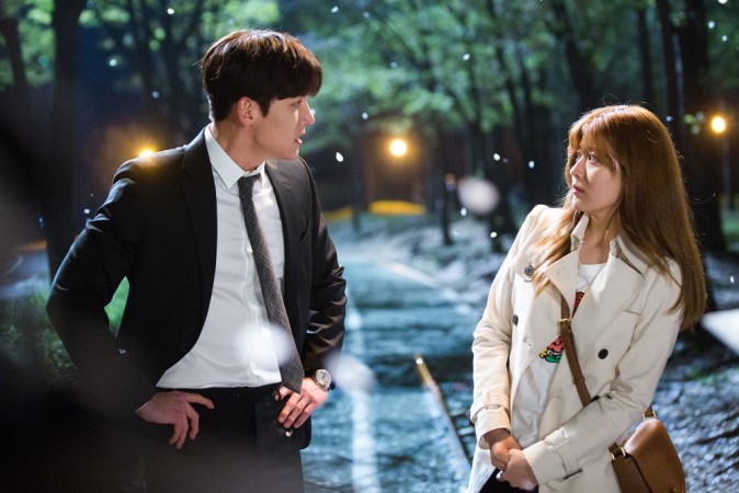 Thời trang trong phim: Đối Tác Đáng Ngờ (Suspicious Partner)