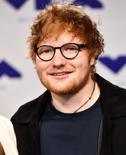 Nam ca sĩ Ed Sheeran vẫn giwux phong cách đơn giản quen thuộc