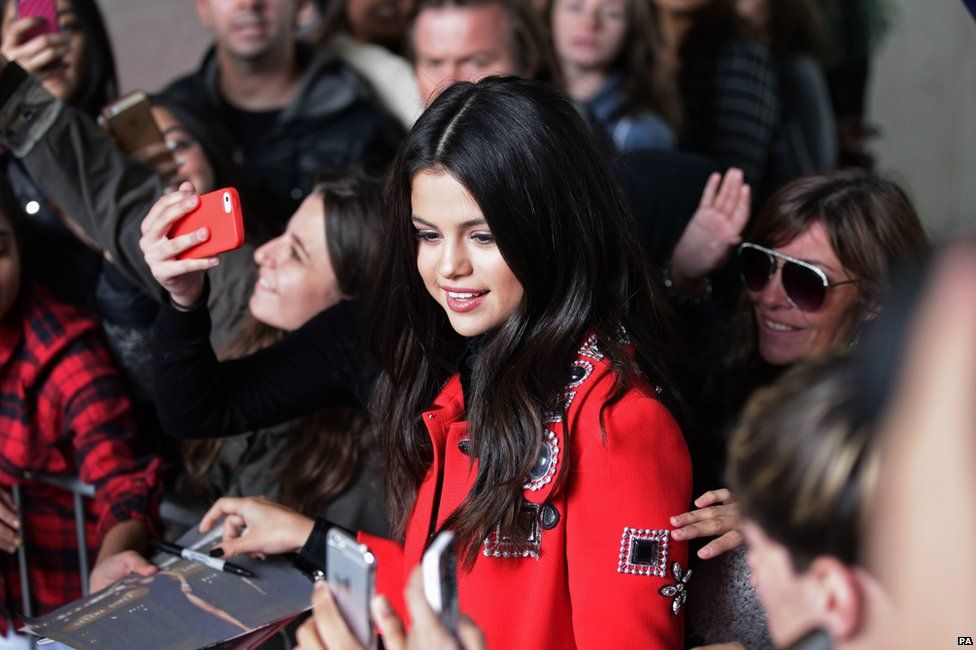 Selena Gomez: Khi bạn đủ mạnh mẽ để biến điều tiêu cực thành một thứ đẹp đẽ đầy cảm hứng