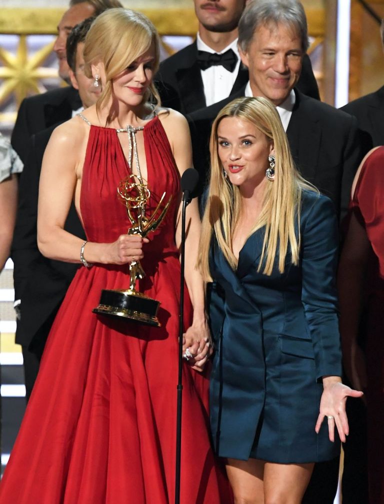 Trang phục thảm đỏ của Reese Witherspoon tại Emmy 2017 nói lên điều gì?