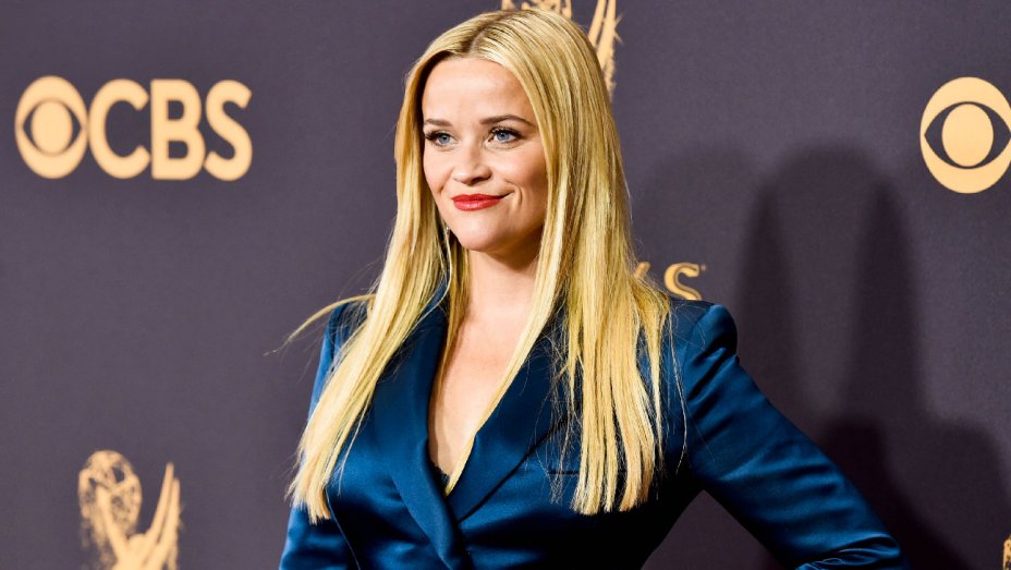 Trang phục thảm đỏ của Reese Witherspoon tại Emmy 2017 nói lên điều gì?