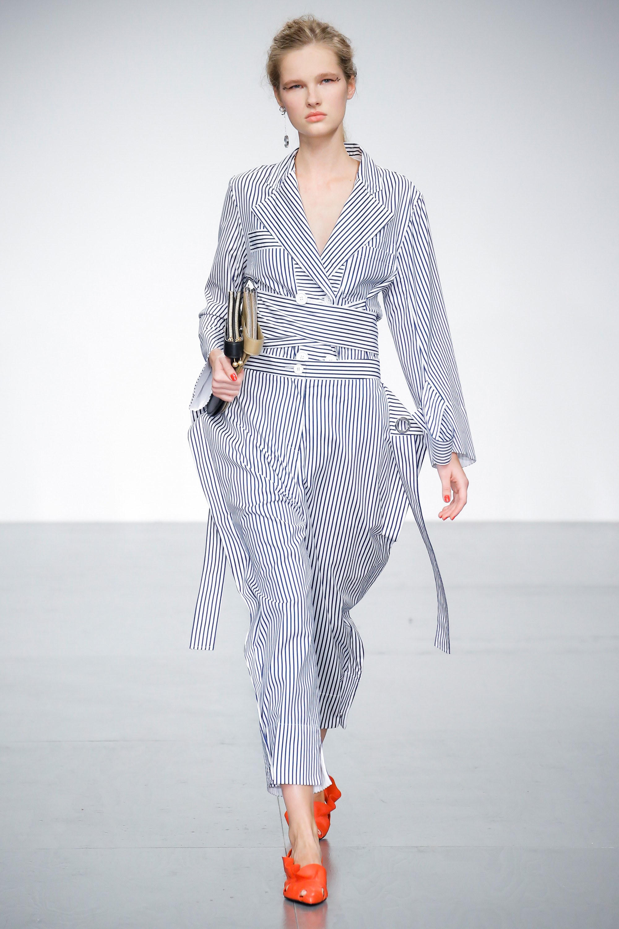 Một số bộ sưu tập nổi bật trong ngày thứ 2 LFW Spring 2018