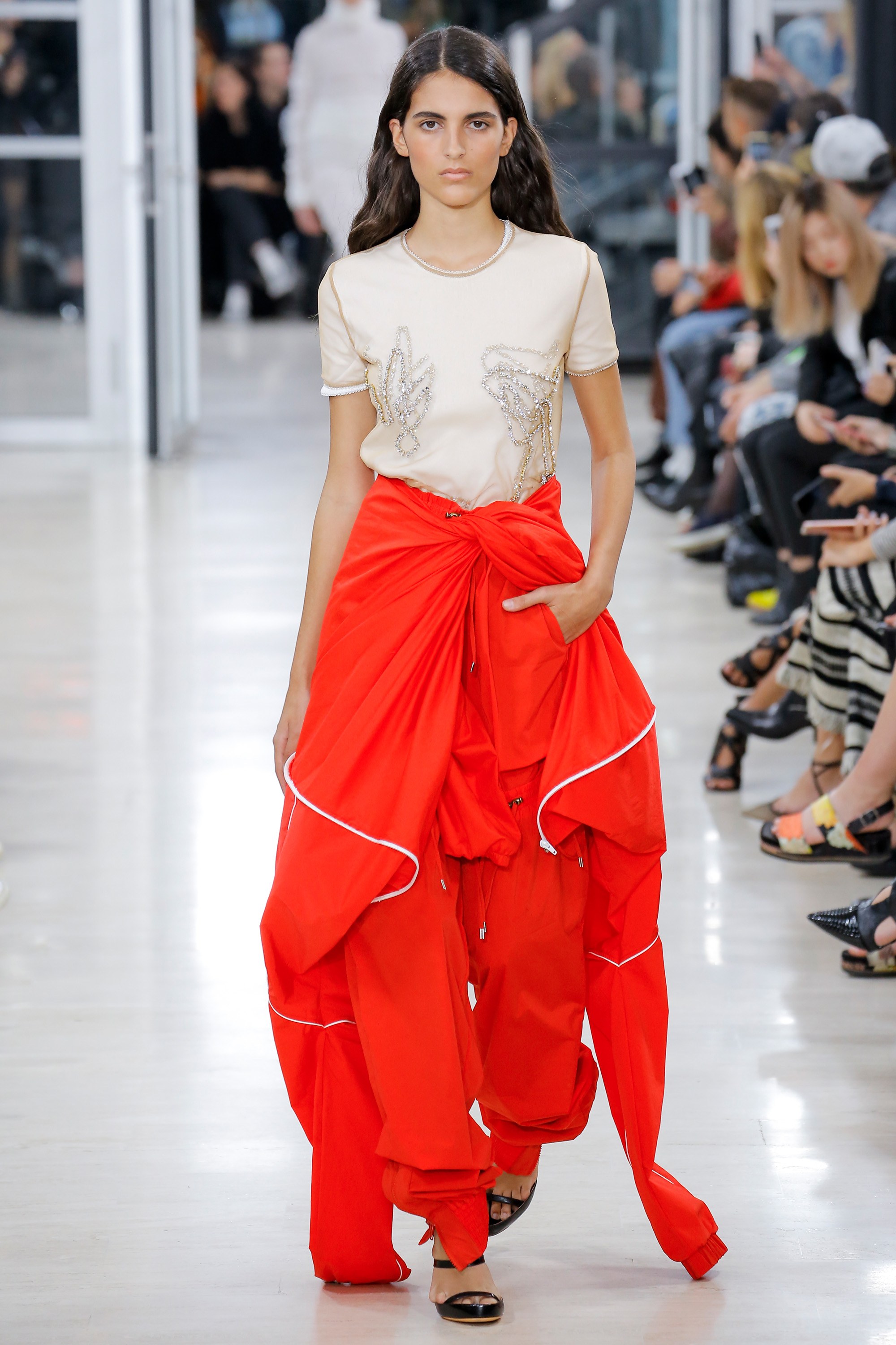 Paris Fashion Week Spring 2018 Y/Project: Sự sáng tạo không ngừng nghỉ