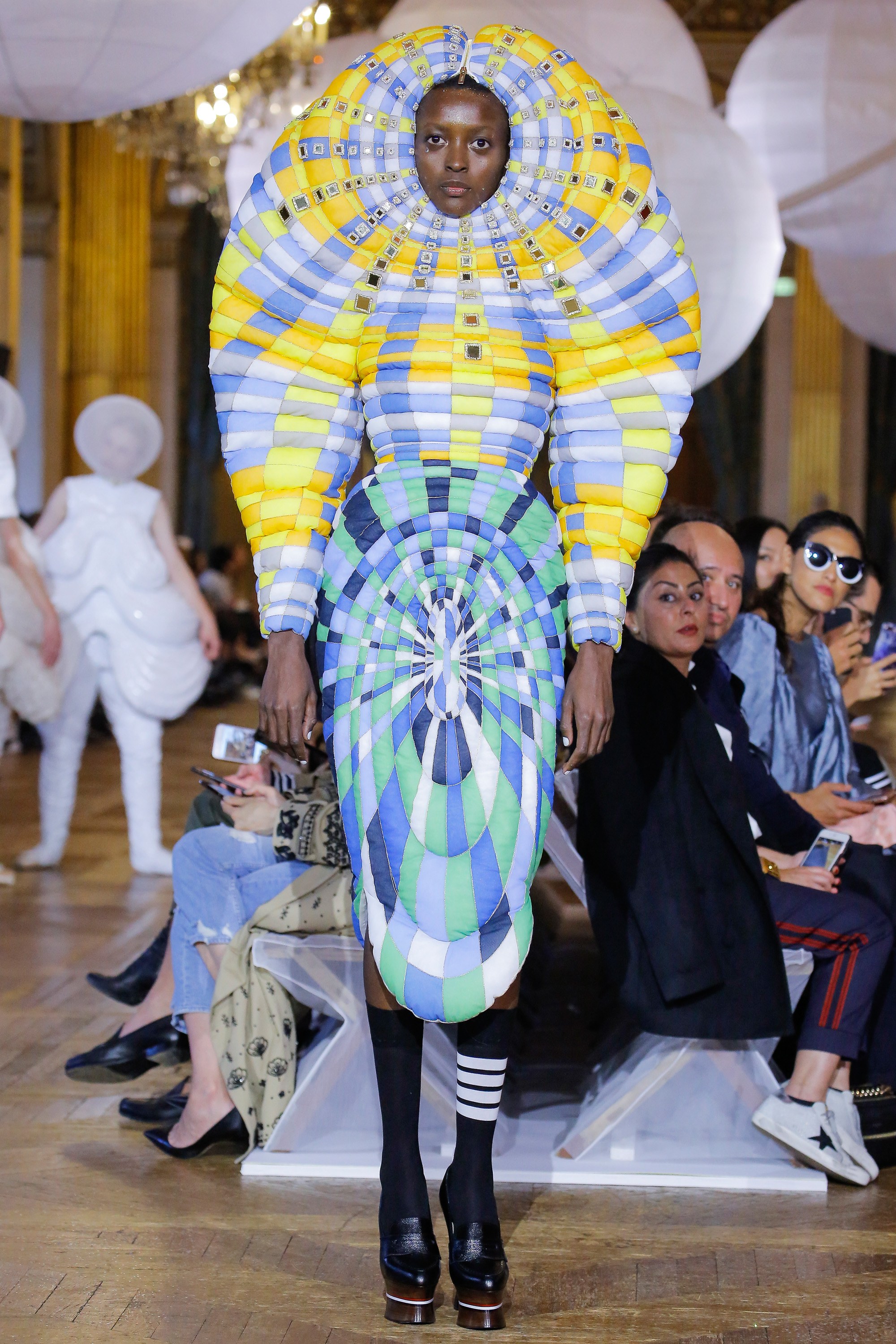 Paris Fashion Week 2018: Cổ tích đại dương trong BST mùa xuân của Thom Browne