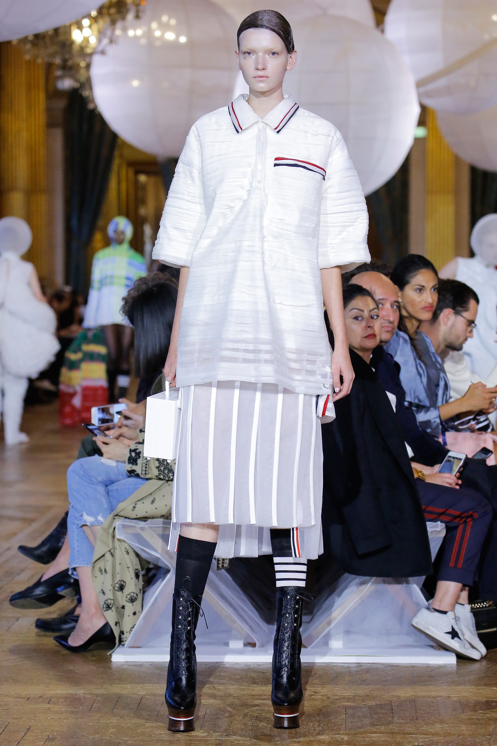 Paris Fashion Week 2018: Cổ tích đại dương trong BST mùa xuân của Thom Browne