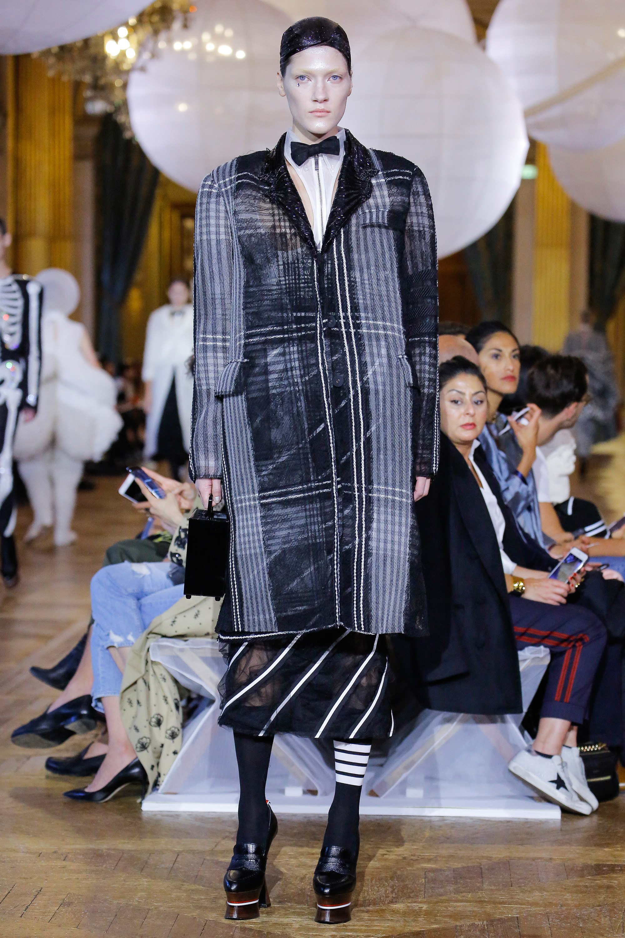 Paris Fashion Week 2018: Cổ tích đại dương trong BST mùa xuân của Thom Browne