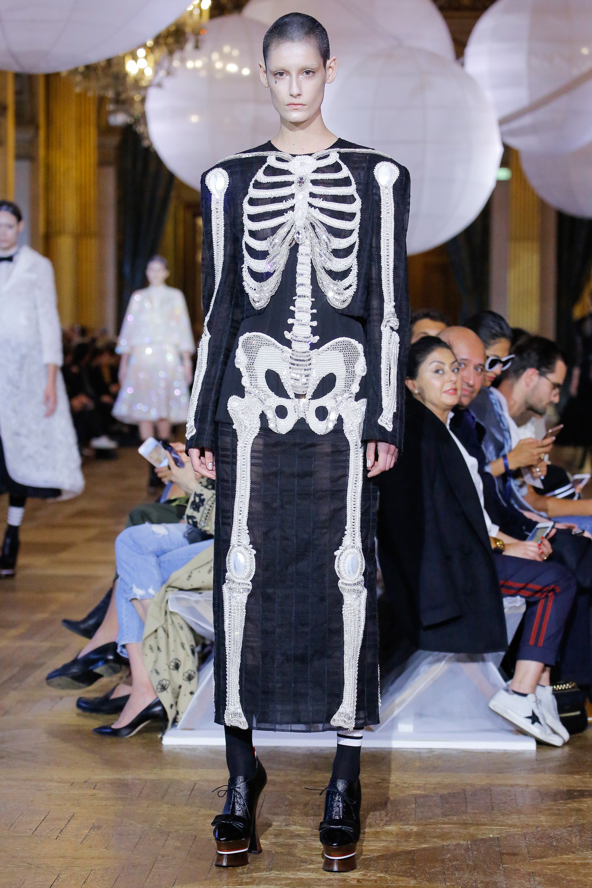 Paris Fashion Week 2018: Cổ tích đại dương trong BST mùa xuân của Thom Browne