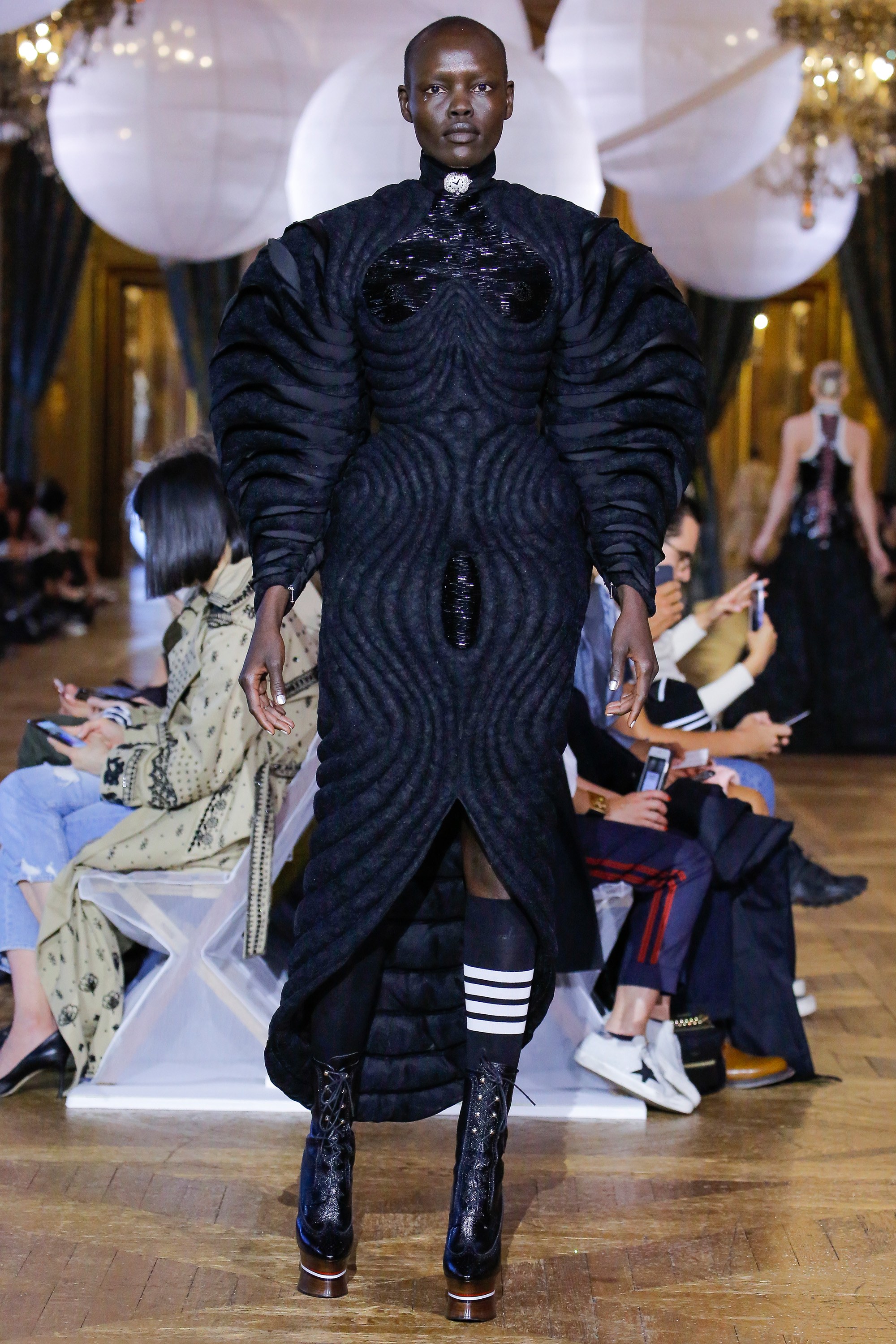 Paris Fashion Week 2018: Cổ tích đại dương trong BST mùa xuân của Thom Browne