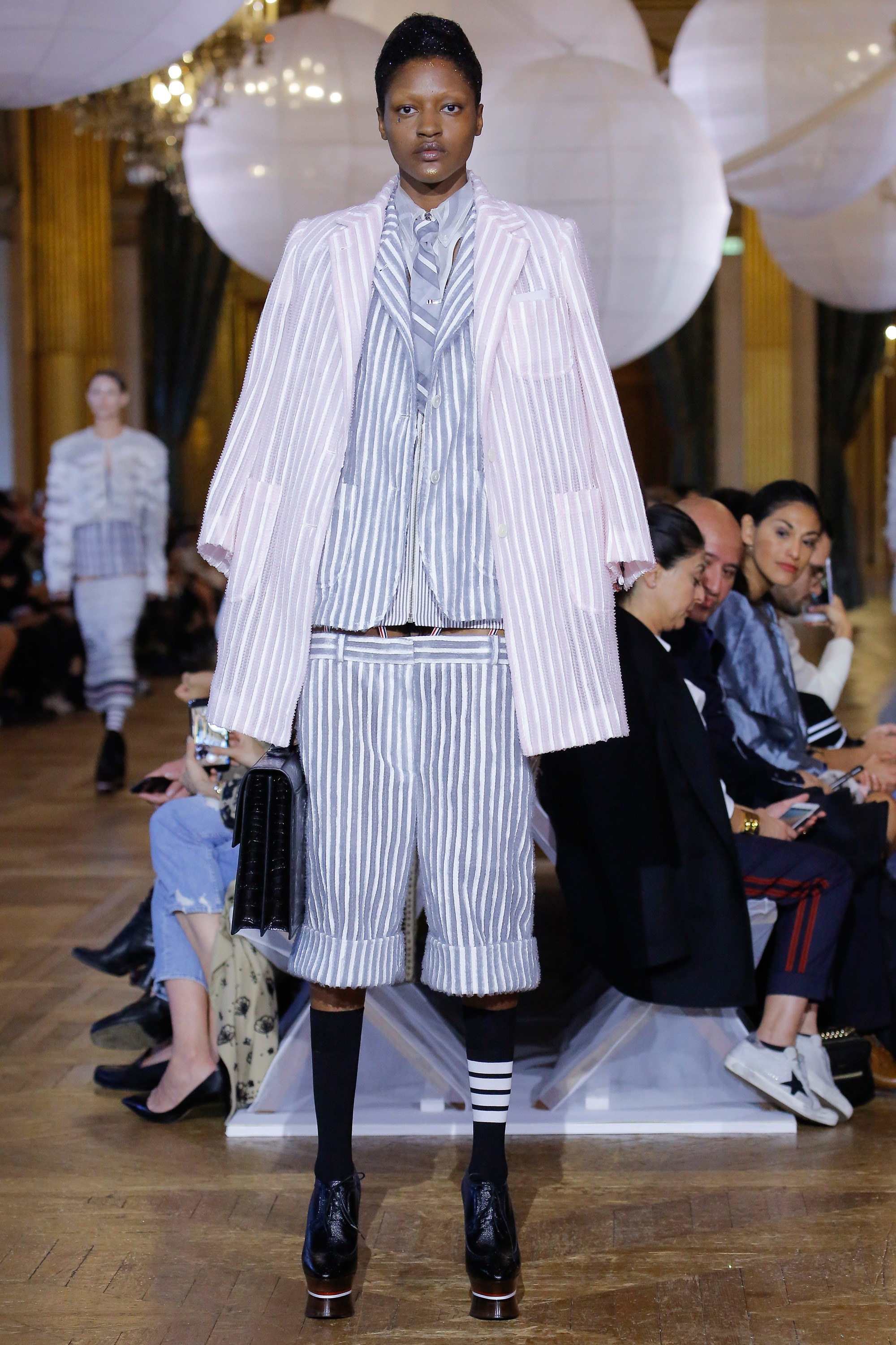 Paris Fashion Week 2018: Cổ tích đại dương trong BST mùa xuân của Thom Browne