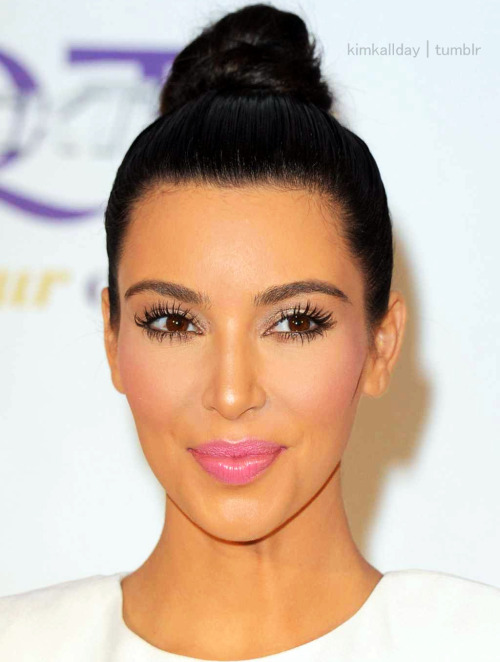 Học hỏi bí kiếp trang điểm ấn tượng của Kim Kardashian