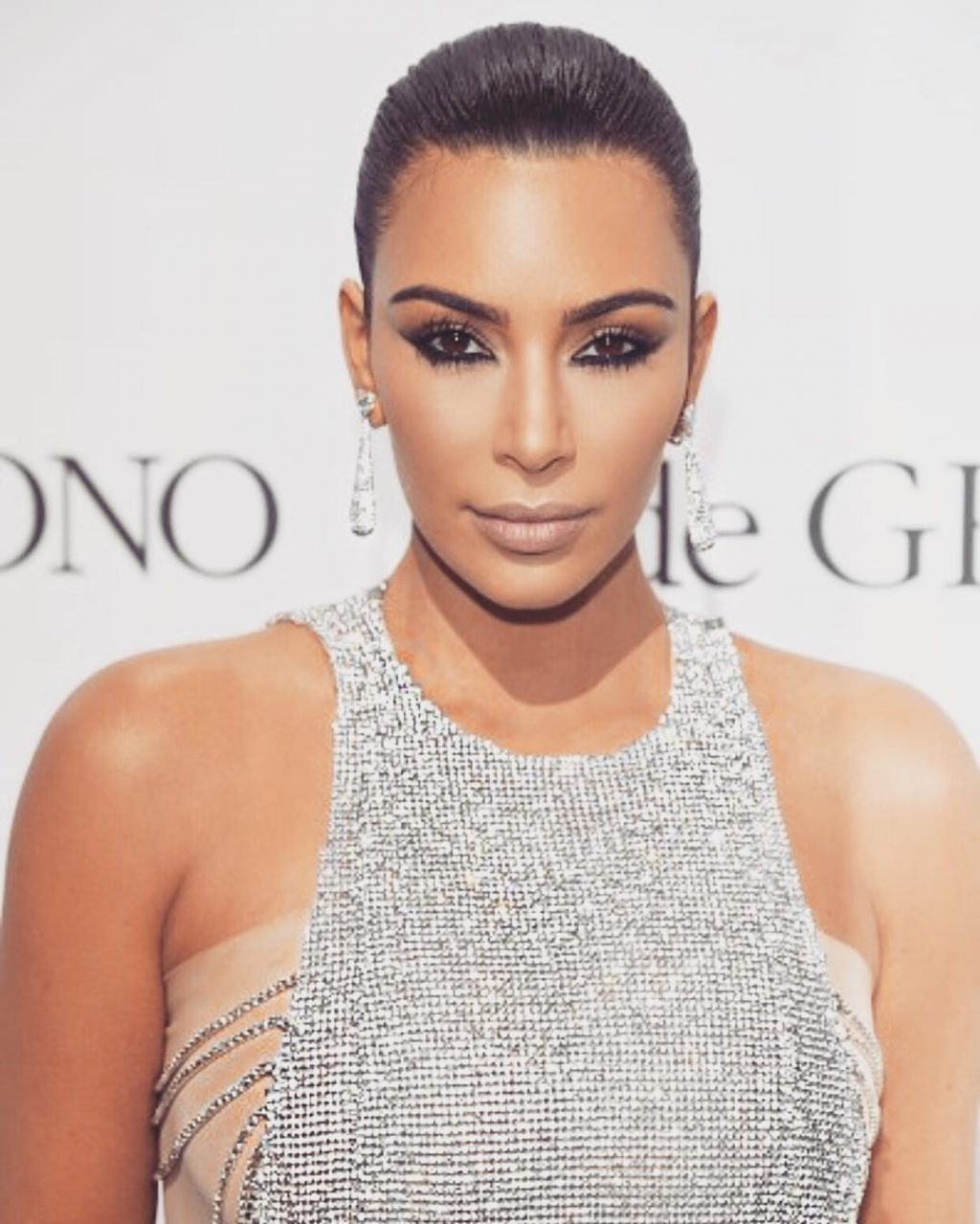 Học hỏi bí kiếp trang điểm ấn tượng của Kim Kardashian