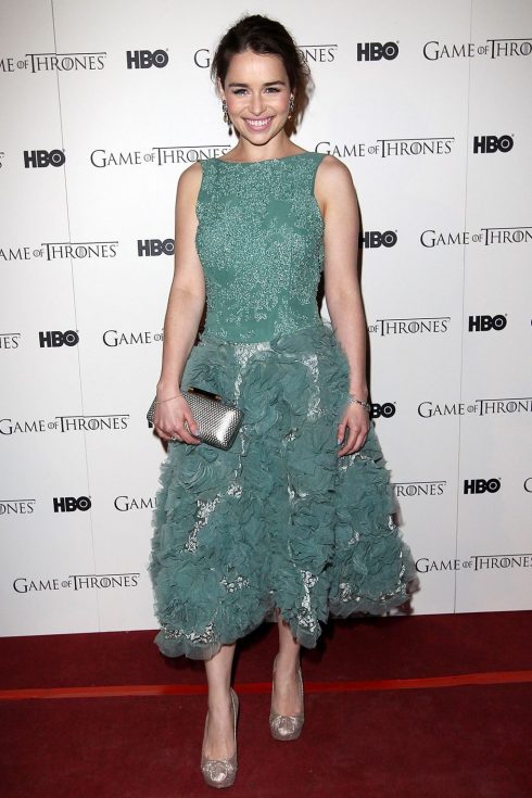 Phong cách thời trang của Mẹ Rồng Emilia Clarke
