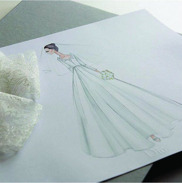 Xuýt xoa với quá trình làm nên chiếc đầm cưới Dior của Song Hye Kyo