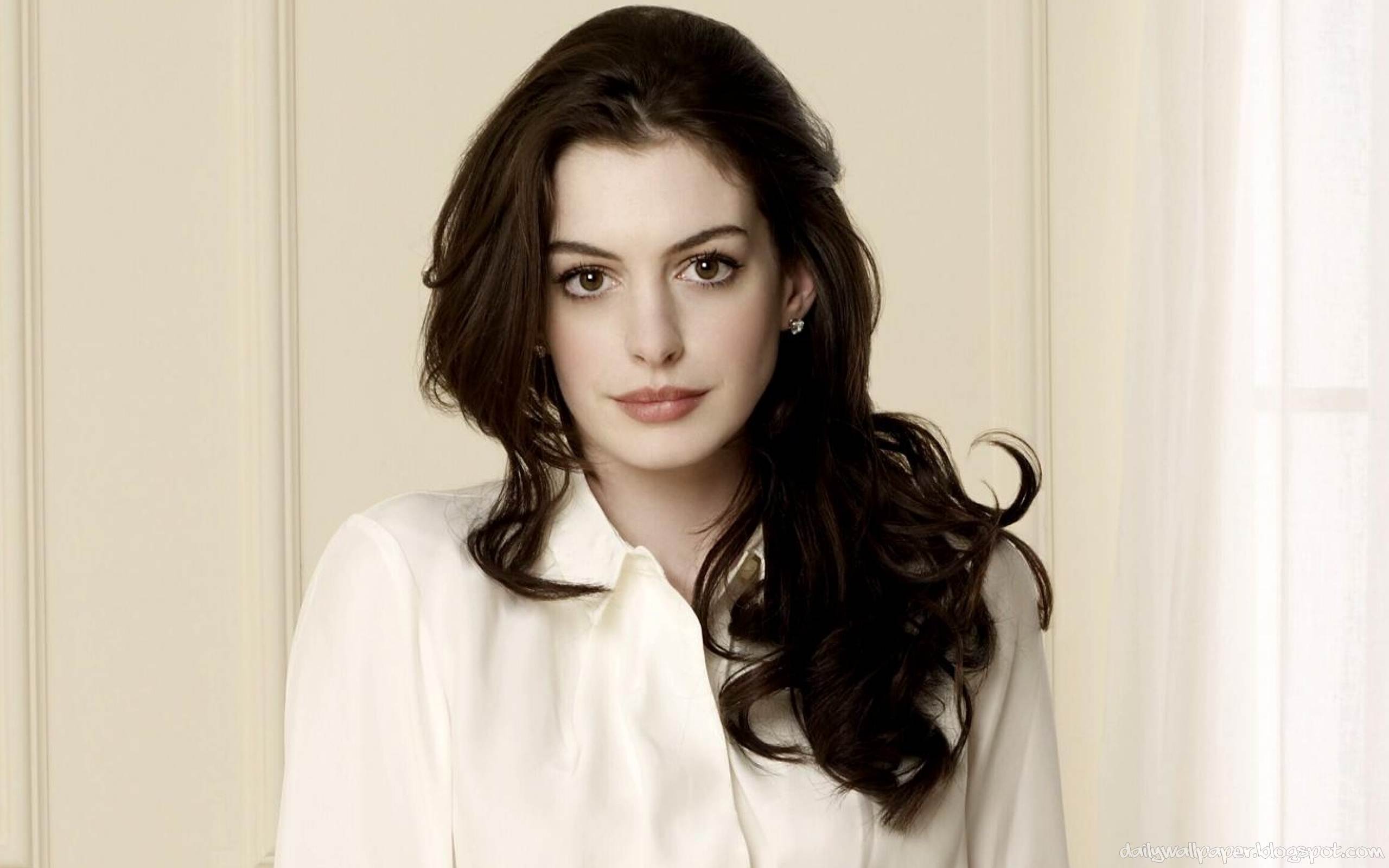 ELLE Beauty Calendar: Cảm hứng trang điểm cùng nữ diễn viên Anne Hathaway (13/11 - 19/11)