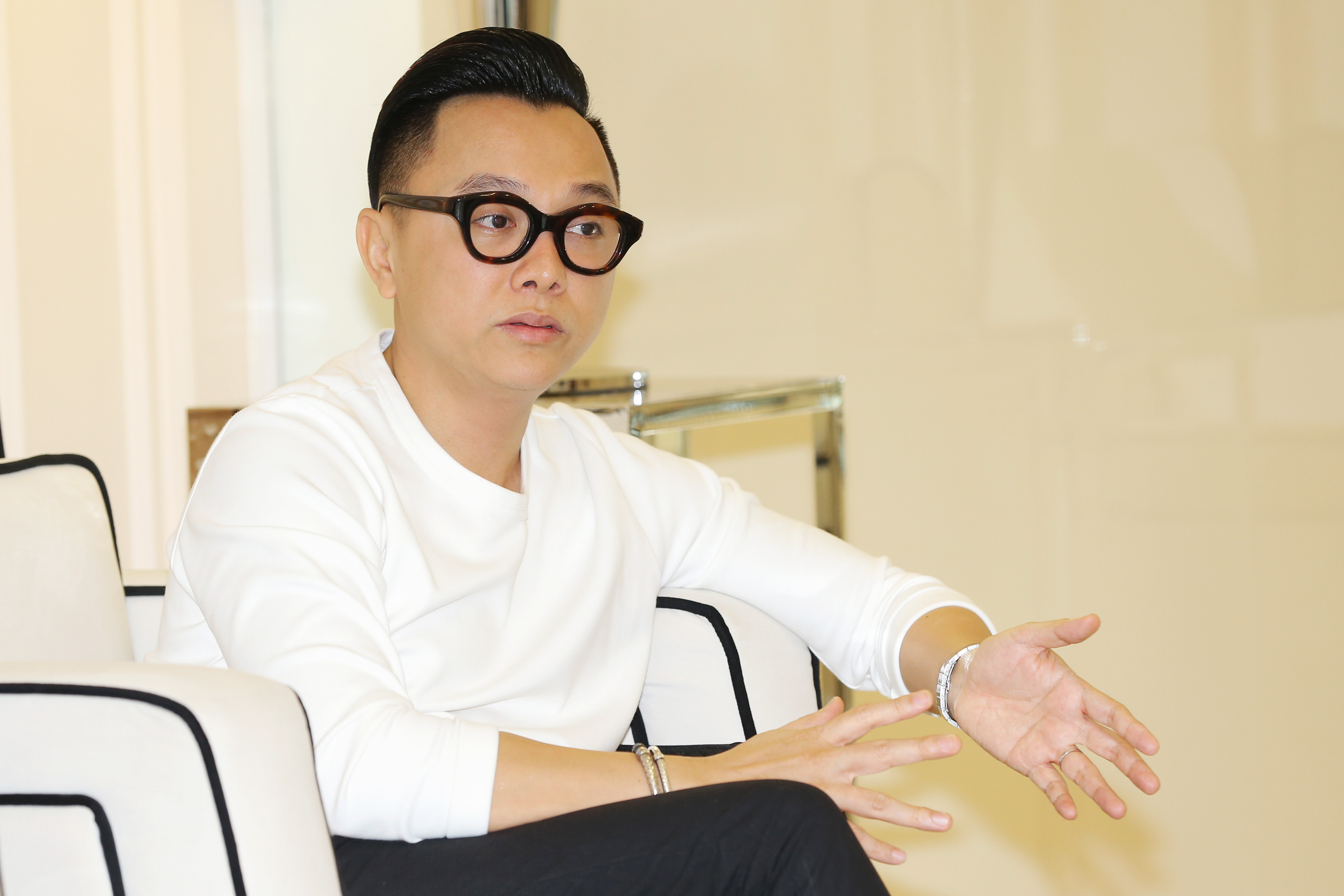 Nhà thiết kế Nguyễn Công Trí đối thoại cùng Top 3 cuộc thi ELLE Design Contest
