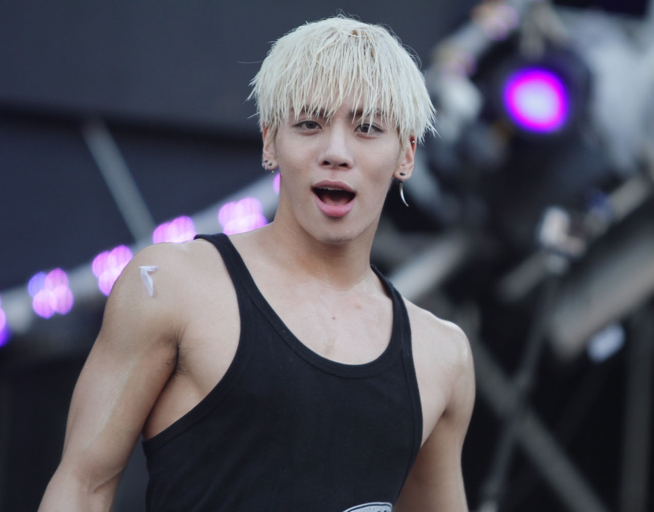 TaeYang thông báo về việc kết hôn, ca sĩ JongHyun đột ngột qua đời