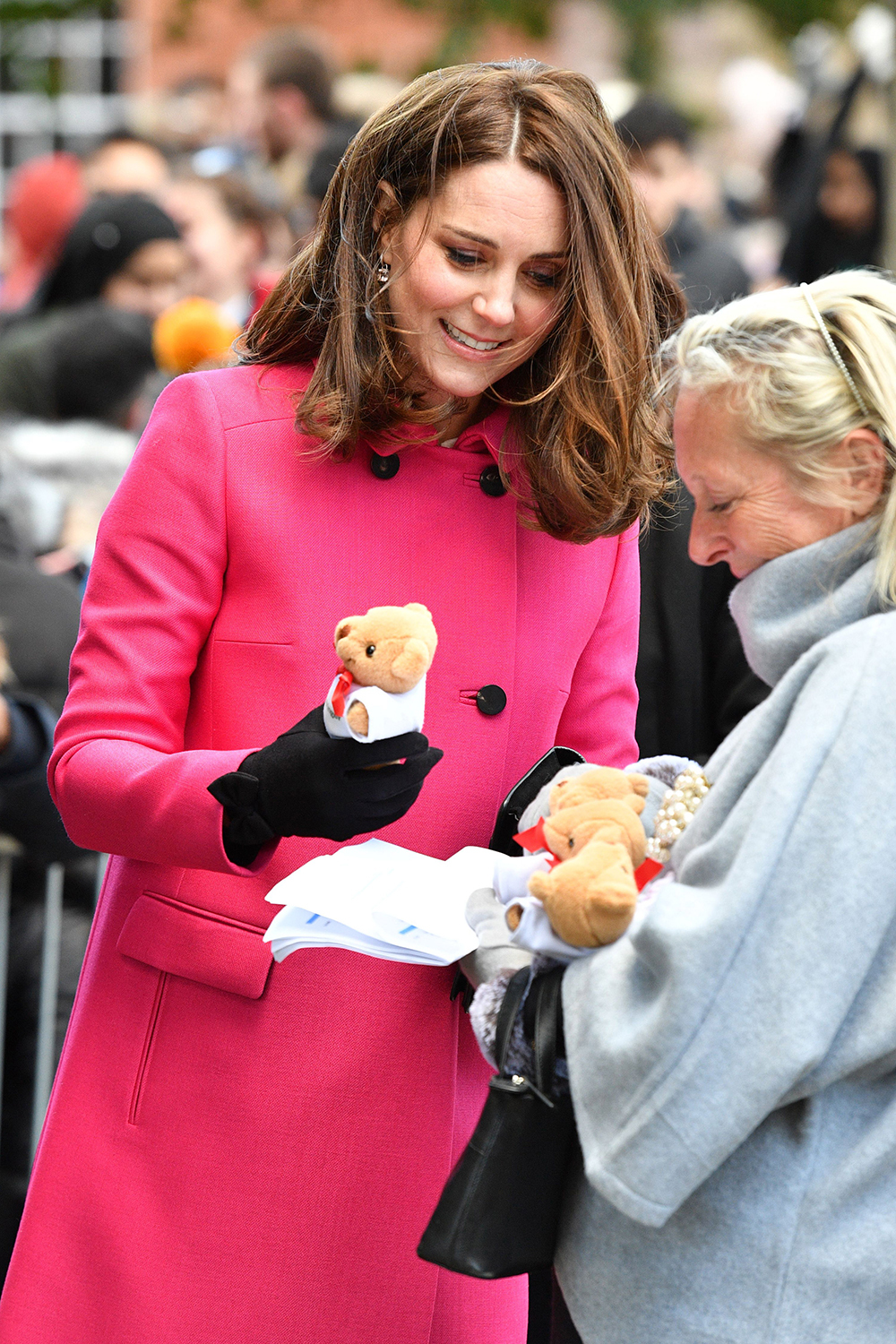 Công nương Kate Middleton ngầm tiết lộ giới tính em bé thứ ba qua chiếc áo hồng?