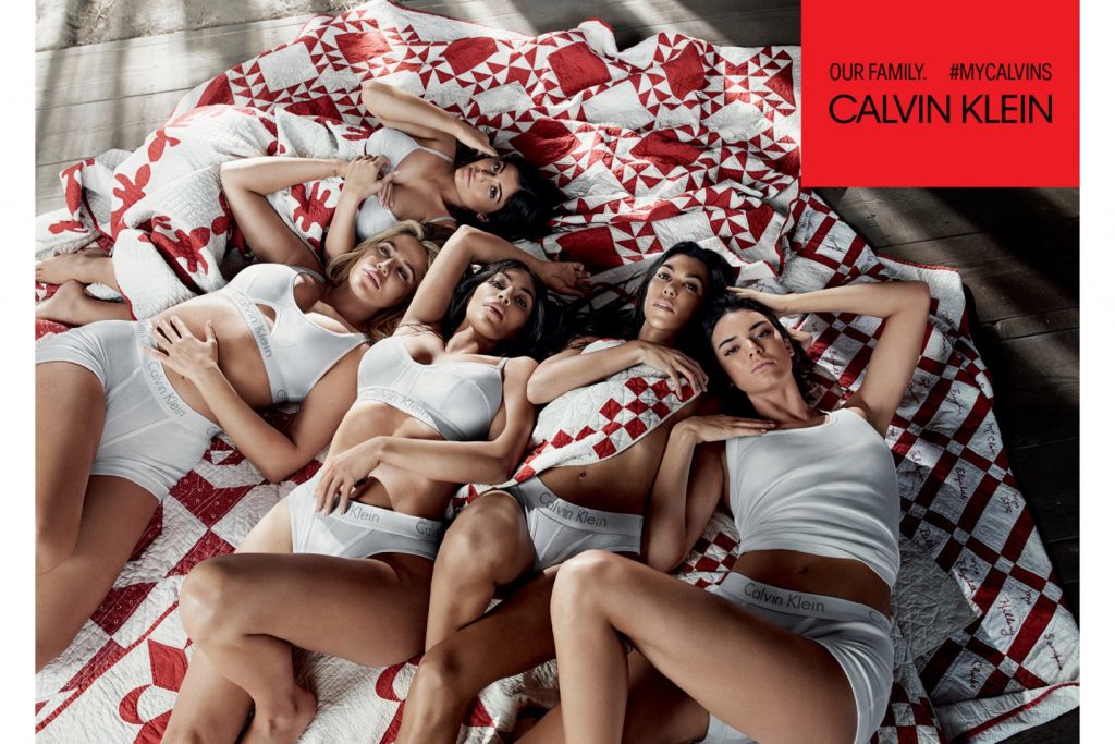 Chị em Kim Kardashian kẻ khoe người giấu bụng bầu trong bộ ảnh của Calvin Klein
