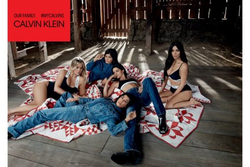 Chị em Kim Kardashian kẻ khoe người giấu bụng bầu trong bộ ảnh của Calvin Klein