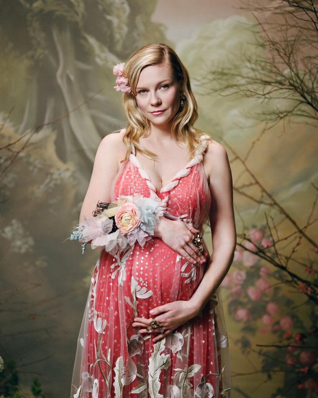 Nữ diễn viên Kristen Dunst xác nhận mang thai trong bộ ảnh mới của Rodarte