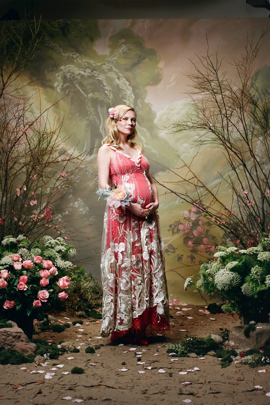 Nữ diễn viên Kristen Dunst xác nhận mang thai trong bộ ảnh mới của Rodarte