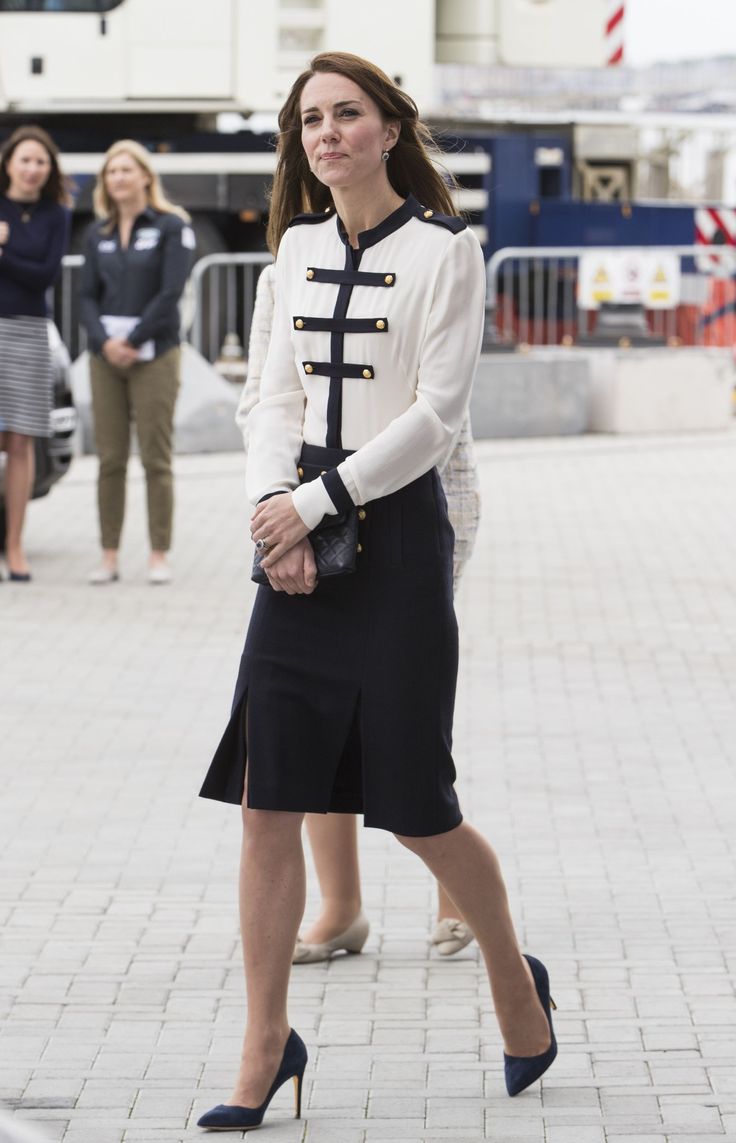 Chiêm ngưỡng 10 đôi giày Công nương Kate Middleton cưng chiều nhất
