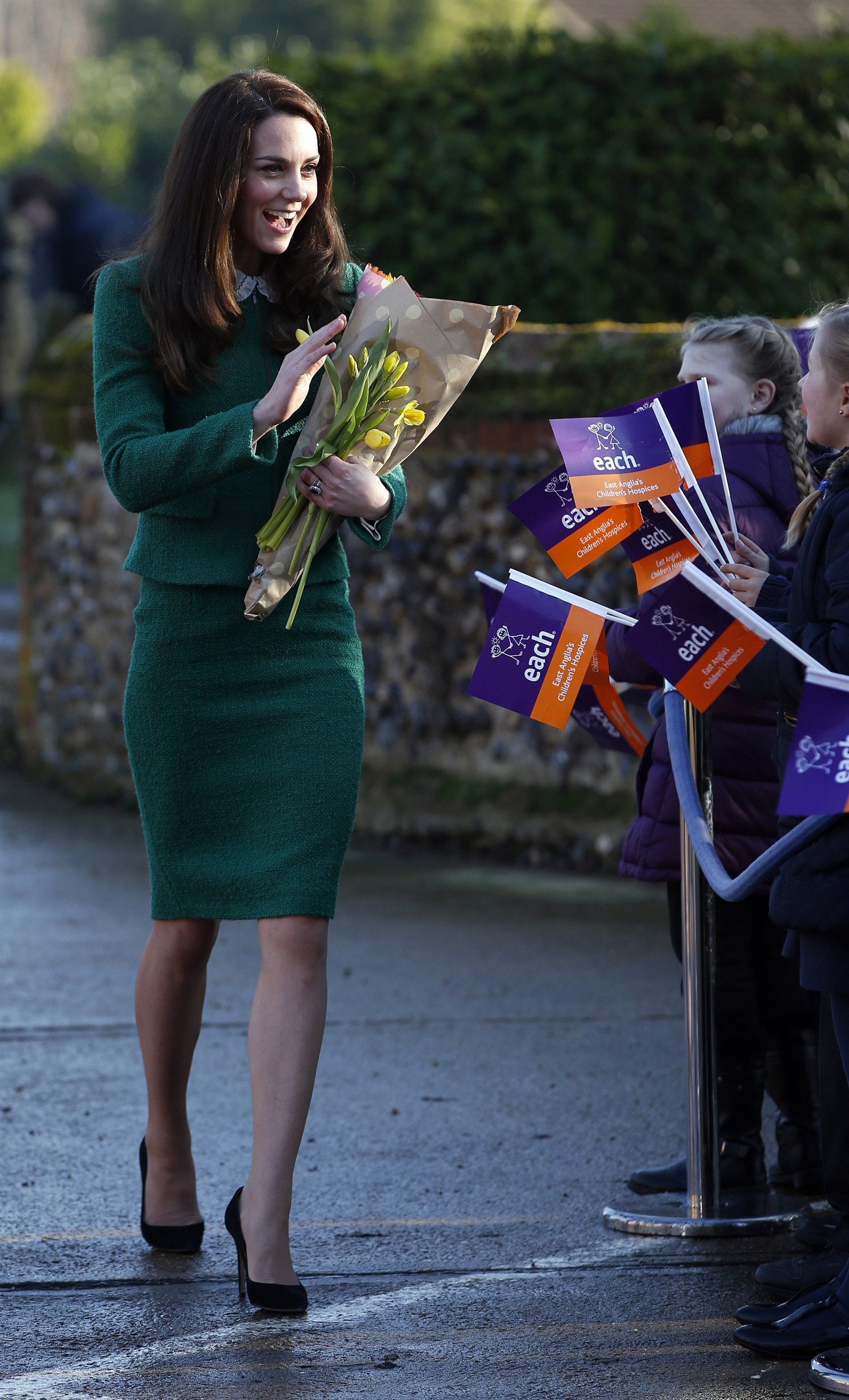 Chiêm ngưỡng 10 đôi giày Công nương Kate Middleton cưng chiều nhất