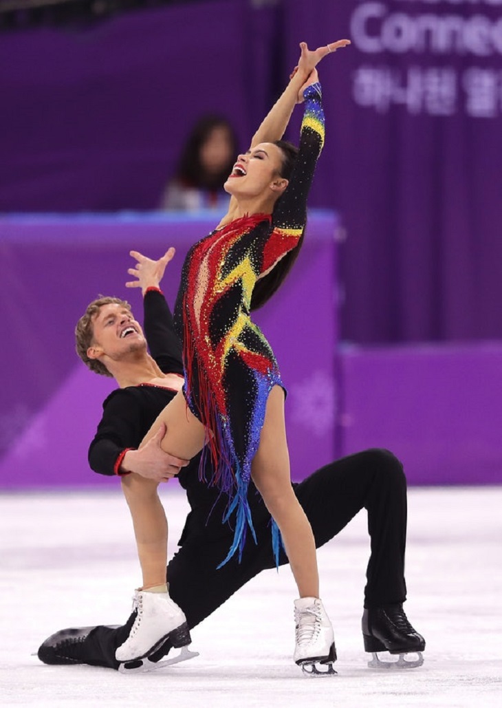 ELLE Việt Nam - Những bộ cánh trượt băng tại Olympics 2018 chứng tỏ sân băng là “sàn runway trắng” (2)