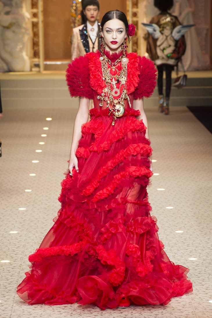 ELLE Việt Nam - Dolce & Gabbana hòa vào cuộc chơi công nghệ với bộ sưu tập Thời trang Tín ngưỡng (27)
