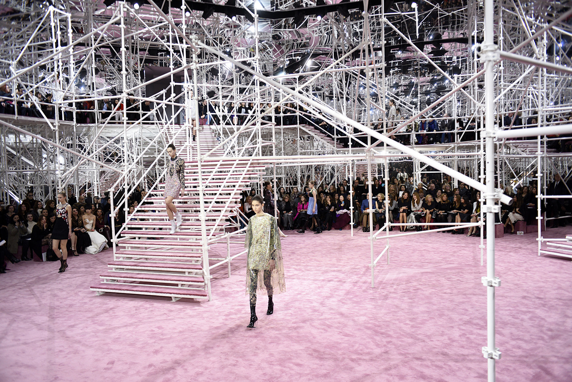Những sàn diễn ghi đậm dấu ấn của thương hiệu Dior trong lịch sử thời trang