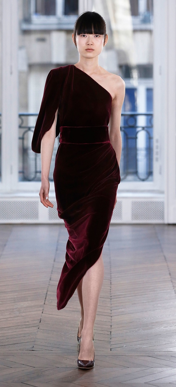ELLE Việt Nam - Ralph & Russo hớp hồn phái đẹp với cảm hứng “Parisian Girl” trong bộ sưu tập mới (4)