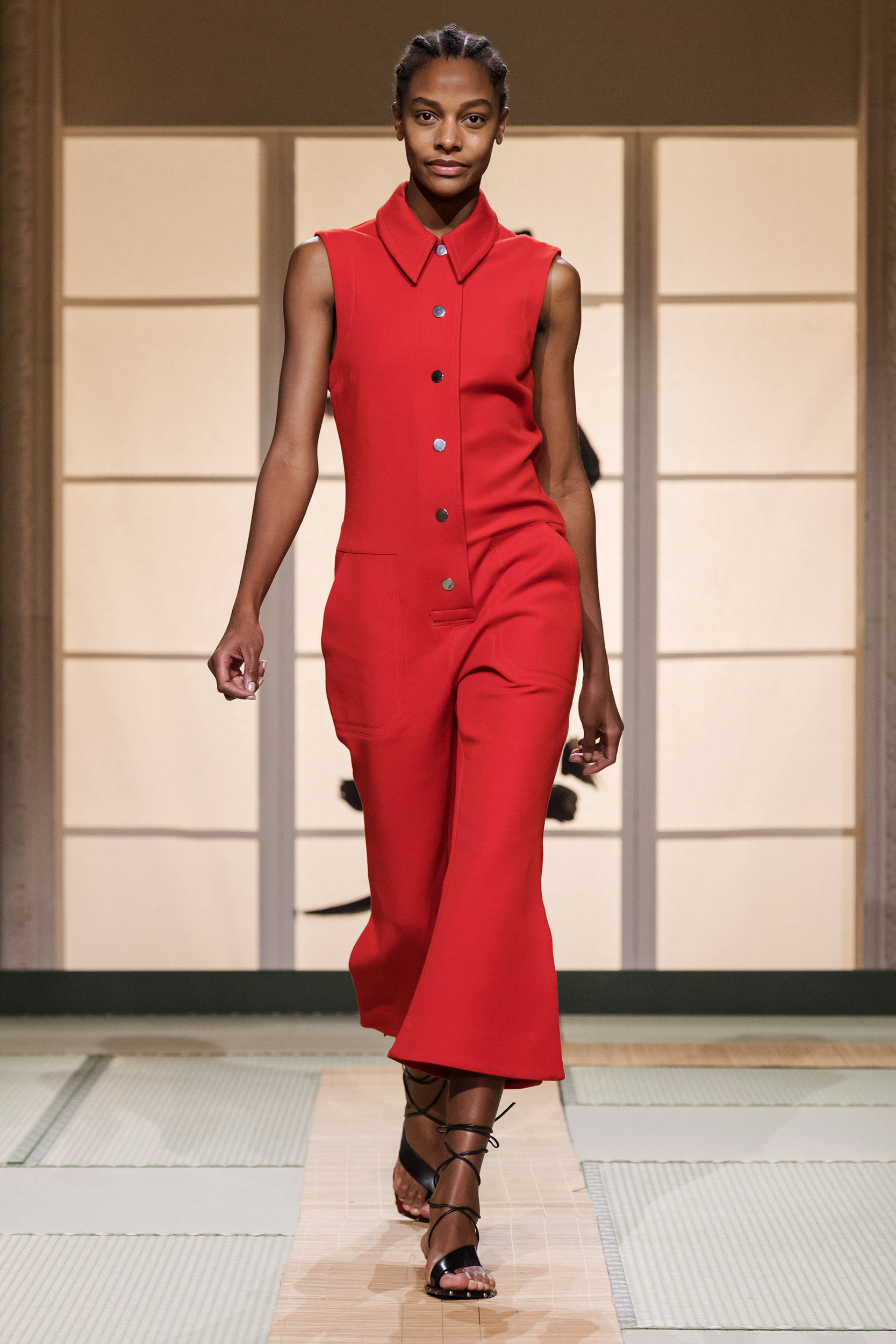 Fashionista Châu Bùi, Kelbin Lei diện nguyên set trang phục H&M đến tham dự Paris Fashion Week